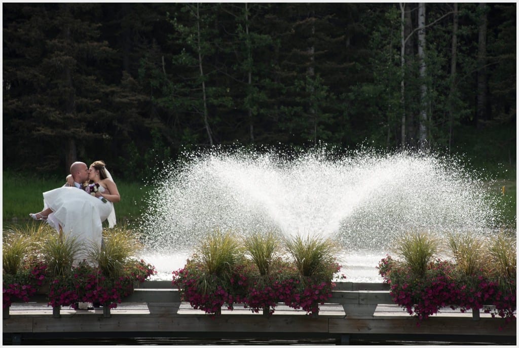 008-Calgary-Priddis Greens Golf and Country Club Wedding_fountain_Photography-